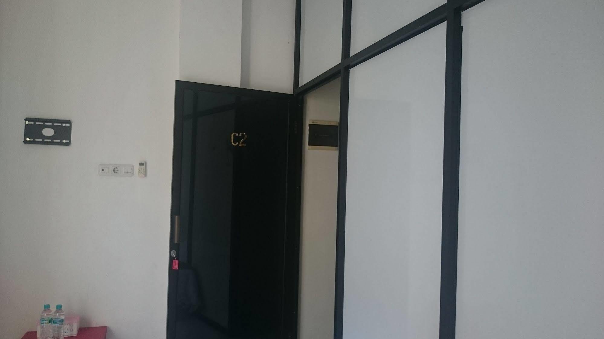 Wisma tamu Capsule